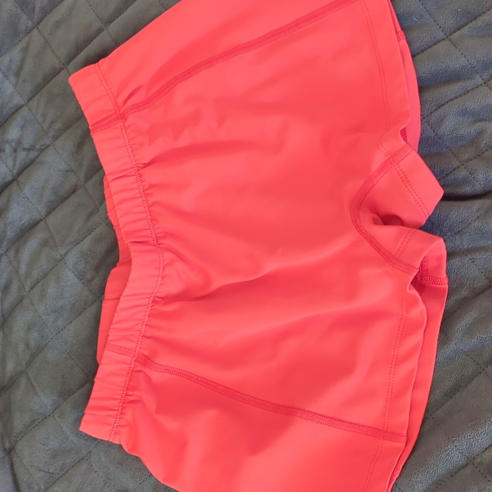 Workout elastic shorts